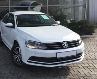 Vooraanzicht van een huurauto Volkswagen Jetta in Simferopol, Krim ✓ Auto #101. ✓ Transmissie Automatisch TM ✓ 0 beoordelingen.