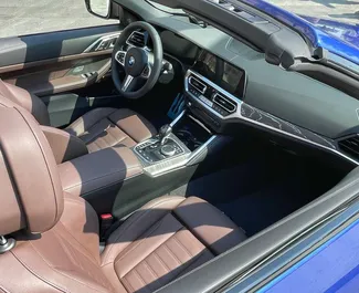 Benzine motor van 3,0L van BMW M440i Cabrio 2021 te huur in Dubai.
