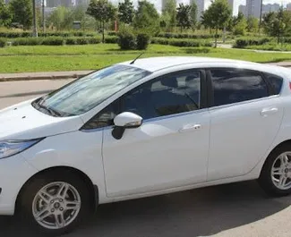 Vooraanzicht van een huurauto Ford Fiesta in Paphos, Cyprus ✓ Auto #2662. ✓ Transmissie Automatisch TM ✓ 3 beoordelingen.