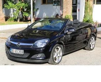 Vooraanzicht van een huurauto Opel Astra CC in Budva, Montenegro ✓ Auto #3156. ✓ Transmissie Automatisch TM ✓ 0 beoordelingen.