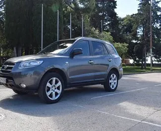 Vooraanzicht van een huurauto Hyundai Santa Fe in Budva, Montenegro ✓ Auto #3145. ✓ Transmissie Automatisch TM ✓ 0 beoordelingen.