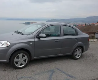 Vooraanzicht van een huurauto Chevrolet Aveo in Ljubljana, Slovenië ✓ Auto #3368. ✓ Transmissie Automatisch TM ✓ 1 beoordelingen.