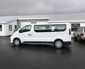 Vooraanzicht van een huurauto Renault Trafic in Keflavik, IJsland ✓ Auto #3322. ✓ Transmissie Handmatig TM ✓ 0 beoordelingen.