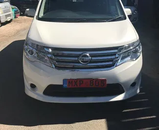 Vooraanzicht van een huurauto Nissan Serena in Paphos, Cyprus ✓ Auto #3172. ✓ Transmissie Automatisch TM ✓ 0 beoordelingen.