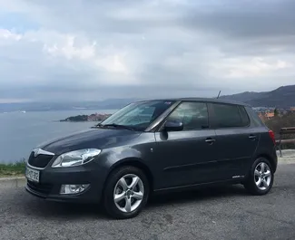 Vooraanzicht van een huurauto Skoda Fabia in Ljubljana, Slovenië ✓ Auto #3375. ✓ Transmissie Automatisch TM ✓ 0 beoordelingen.