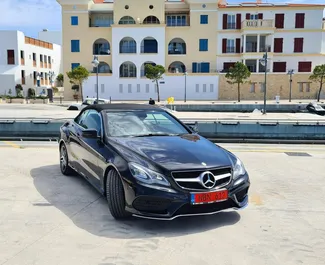 Vooraanzicht van een huurauto Mercedes-Benz E-Class Cabrio in Limassol, Cyprus ✓ Auto #3315. ✓ Transmissie Automatisch TM ✓ 0 beoordelingen.