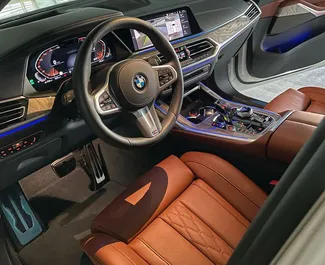 Autohuur BMW X7 2021 in in de VAE, met Benzine brandstof en 250 pk ➤ Vanaf 1297 AED per dag.