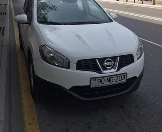 Vooraanzicht van een huurauto Nissan Qashqai in Bakoe, Azerbeidzjan ✓ Auto #3507. ✓ Transmissie Automatisch TM ✓ 1 beoordelingen.