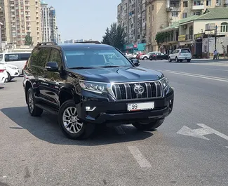 Vooraanzicht van een huurauto Toyota Land Cruiser Prado in Bakoe, Azerbeidzjan ✓ Auto #3484. ✓ Transmissie Automatisch TM ✓ 0 beoordelingen.