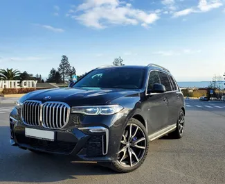 Vooraanzicht van een huurauto BMW X7 in Bakoe, Azerbeidzjan ✓ Auto #3550. ✓ Transmissie Automatisch TM ✓ 0 beoordelingen.