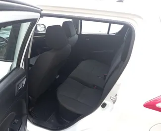 Interieur van Suzuki Swift te huur in Azerbeidzjan. Een geweldige auto met 5 zitplaatsen en een Automatisch transmissie.