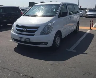 Vooraanzicht van een huurauto Hyundai H1 in Bakoe, Azerbeidzjan ✓ Auto #3528. ✓ Transmissie Automatisch TM ✓ 1 beoordelingen.