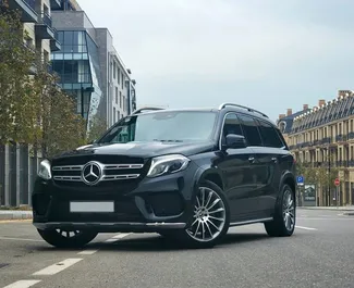 Vooraanzicht van een huurauto Mercedes-Benz GLS-Class in Bakoe, Azerbeidzjan ✓ Auto #3551. ✓ Transmissie Automatisch TM ✓ 0 beoordelingen.