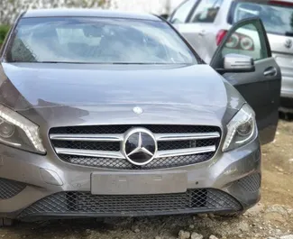 Vooraanzicht van een huurauto Mercedes-Benz A-Class op luchthaven Burgas, Bulgarije ✓ Auto #3629. ✓ Transmissie Automatisch TM ✓ 0 beoordelingen.