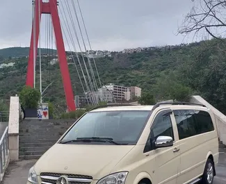 Vooraanzicht van een huurauto Mercedes-Benz Vito in Tbilisi, Georgië ✓ Auto #3675. ✓ Transmissie Automatisch TM ✓ 1 beoordelingen.