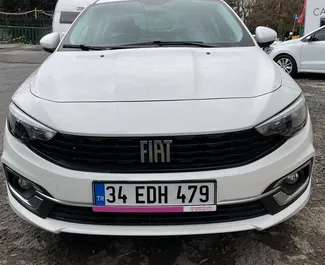 Vooraanzicht van een huurauto Fiat Egea Multijet in Istanbul, Turkije ✓ Auto #3176. ✓ Transmissie Automatisch TM ✓ 5 beoordelingen.