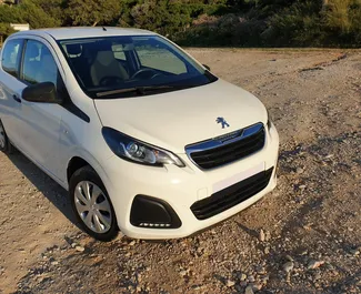 Verhuur Peugeot 108. Economy Auto te huur in Griekenland ✓ Borg van Zonder Borg ✓ Verzekeringsmogelijkheden TPL, FDW, Passagiers, Diefstal.