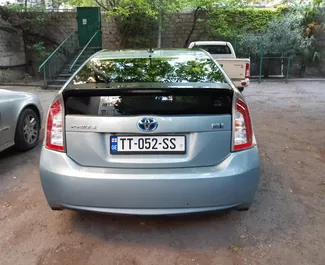 Toyota Prius 2013 met Vooraandrijving systeem, beschikbaar op de luchthaven van Tbilisi.