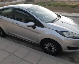 Vooraanzicht van een huurauto Ford Fiesta in Larnaca, Cyprus ✓ Auto #4067. ✓ Transmissie Handmatig TM ✓ 0 beoordelingen.