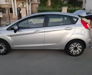 Verhuur Ford Fiesta. Economy Auto te huur in Cyprus ✓ Borg van Borg van 600 EUR ✓ Verzekeringsmogelijkheden TPL, CDW, Diefstal.