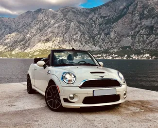 Vooraanzicht van een huurauto Mini Cooper S in Budva, Montenegro ✓ Auto #4248. ✓ Transmissie Automatisch TM ✓ 0 beoordelingen.