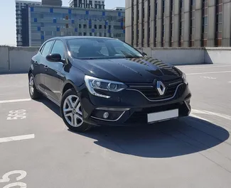 Vooraanzicht van een huurauto Renault Megane Praag, Tsjechië ✓ Auto #4206. ✓ Transmissie Automatisch TM ✓ 0 beoordelingen.