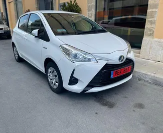 Vooraanzicht van een huurauto Toyota Vitz in Larnaca, Cyprus ✓ Auto #4212. ✓ Transmissie Automatisch TM ✓ 3 beoordelingen.