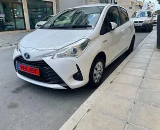 Verhuur Toyota Vitz. Economy Auto te huur in Cyprus ✓ Borg van Borg van 300 EUR ✓ Verzekeringsmogelijkheden TPL.