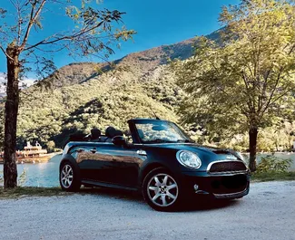Vooraanzicht van een huurauto Mini Cooper S in Budva, Montenegro ✓ Auto #4245. ✓ Transmissie Automatisch TM ✓ 0 beoordelingen.