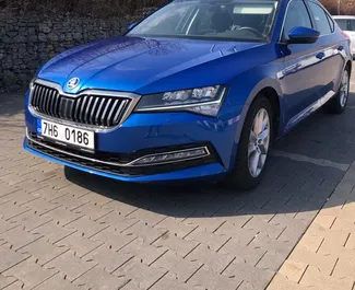 Huur een Skoda Superb in Praag Tsjechië