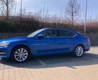 Vooraanzicht van een huurauto Skoda Superb Praag, Tsjechië ✓ Auto #4087. ✓ Transmissie Automatisch TM ✓ 0 beoordelingen.