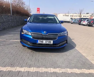 Huur een Skoda Superb in Praag Tsjechië