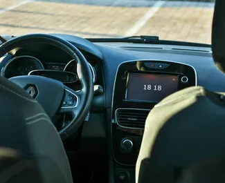 Verhuur Renault Clio 4. Economy Auto te huur in Montenegro ✓ Borg van Zonder Borg ✓ Verzekeringsmogelijkheden TPL, CDW, SCDW, Diefstal, Buitenland.