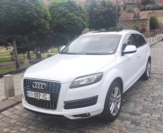 Vooraanzicht van een huurauto Audi Q7 in Tbilisi, Georgië ✓ Auto #4293. ✓ Transmissie Automatisch TM ✓ 1 beoordelingen.