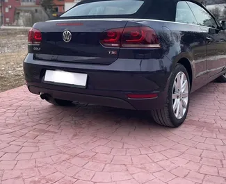 Autohuur Volkswagen Golf Cabrio 2015 in in Montenegro, met Benzine brandstof en 110 pk ➤ Vanaf 45 EUR per dag.