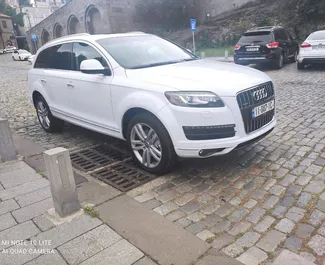 Benzine motor van 3,0L van Audi Q7 2014 te huur in Tbilisi.