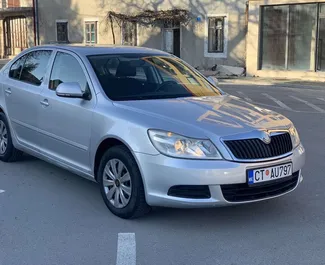 Vooraanzicht van een huurauto Skoda Octavia in Becici, Montenegro ✓ Auto #4270. ✓ Transmissie Automatisch TM ✓ 0 beoordelingen.