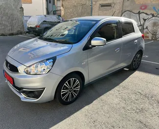 Vooraanzicht van een huurauto Mitsubishi Mirage in Larnaca, Cyprus ✓ Auto #4377. ✓ Transmissie Automatisch TM ✓ 0 beoordelingen.