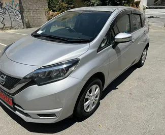 Vooraanzicht van een huurauto Nissan Note in Larnaca, Cyprus ✓ Auto #4373. ✓ Transmissie Automatisch TM ✓ 0 beoordelingen.