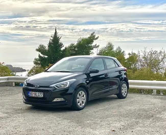 Vooraanzicht van een huurauto Hyundai i20 in Budva, Montenegro ✓ Auto #4387. ✓ Transmissie Automatisch TM ✓ 1 beoordelingen.