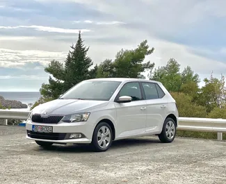 Vooraanzicht van een huurauto Skoda Fabia in Budva, Montenegro ✓ Auto #4388. ✓ Transmissie Automatisch TM ✓ 0 beoordelingen.