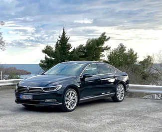 Vooraanzicht van een huurauto Volkswagen Passat in Budva, Montenegro ✓ Auto #4391. ✓ Transmissie Handmatig TM ✓ 0 beoordelingen.