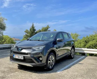 Vooraanzicht van een huurauto Toyota Rav4 in Budva, Montenegro ✓ Auto #4392. ✓ Transmissie Automatisch TM ✓ 1 beoordelingen.