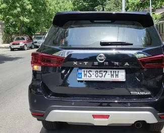 Benzine motor van 2,5L van Nissan X-Terra 2022 te huur in Tbilisi.