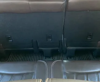 Interieur van Infiniti QX60 te huur in Georgië. Een geweldige auto met 7 zitplaatsen en een Automatisch transmissie.