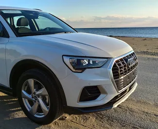 Vooraanzicht van een huurauto Audi Q3 in Thessaloniki, Griekenland ✓ Auto #3739. ✓ Transmissie Automatisch TM ✓ 0 beoordelingen.