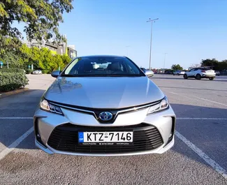 Vooraanzicht van een huurauto Toyota Corolla in Thessaloniki, Griekenland ✓ Auto #4237. ✓ Transmissie Automatisch TM ✓ 0 beoordelingen.