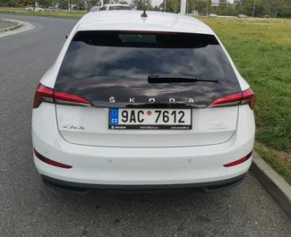 Benzine motor van 1,0L van Skoda Scala 2022 te huur Praag.