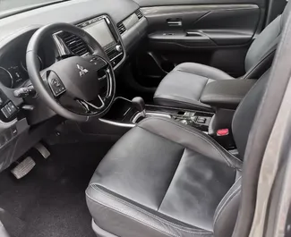 Verhuur Mitsubishi Outlander. Comfort, Crossover Auto te huur in Georgië ✓ Borg van Borg van 700 GEL ✓ Verzekeringsmogelijkheden TPL, CDW, Passagiers, Diefstal.