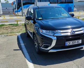 Vooraanzicht van een huurauto Mitsubishi Outlander in Tbilisi, Georgië ✓ Auto #2047. ✓ Transmissie Automatisch TM ✓ 0 beoordelingen.